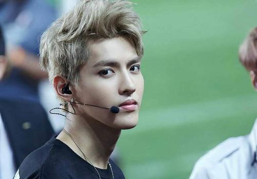 小鸡嘴逆天鼻梁,吴亦凡整容没?多图扒吴亦凡