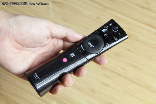 全新蓝牙遥控器支持语音输入功能