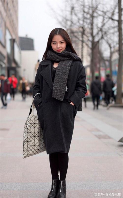 街拍穿搭:爱是一种经历,即使破碎也会觉得美丽