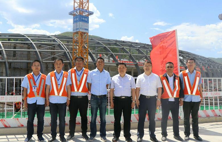 中国铁路北京局集团有限公司董事长赵春雷一行莅临中铁六局太子城站