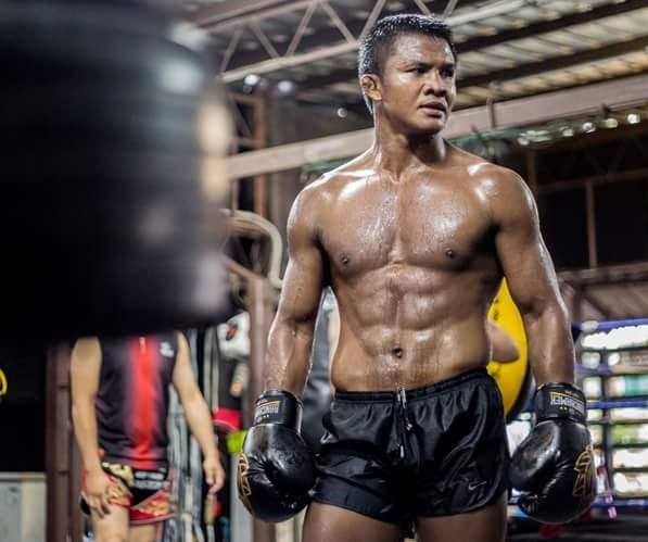 真正的大哥是像播求一样,所有人都想干掉你但都对你很