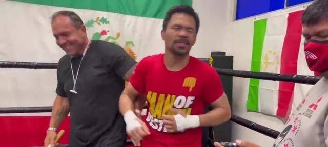 "斯宾塞拥有27比0的记录,21次ko对手的纪录,目前拥有wbc和ibf的次中量