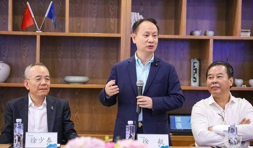 可观,自己年近花甲但妻子年轻漂亮|徐航|迈瑞|医疗器械|安科_网易订阅