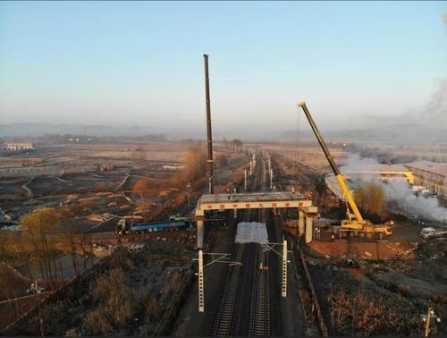 10上跨长大公路特大桥最后一座墩身浇筑完成,标志着水曹铁路全线首座