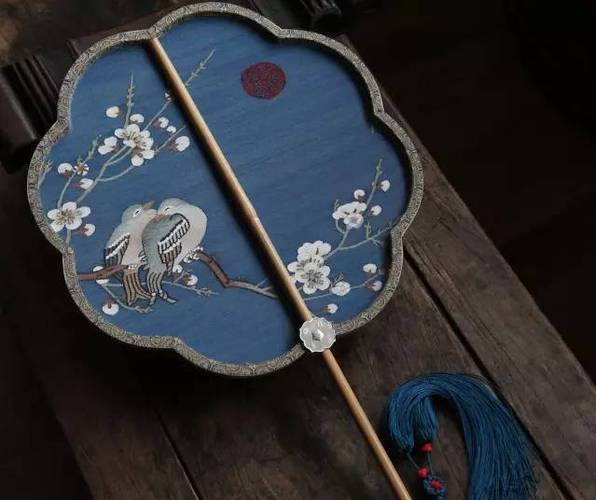 团扇摇曳的不止是风流