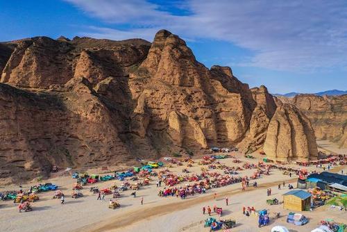 甘肃景泰:黄河石林大景区旅游持续升温