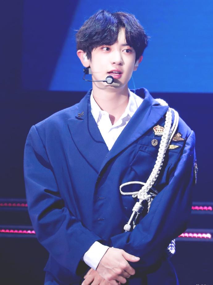 原创塑料姐弟情朴灿烈被亲姐嫌弃秀智iu在家被亲弟嫌弃