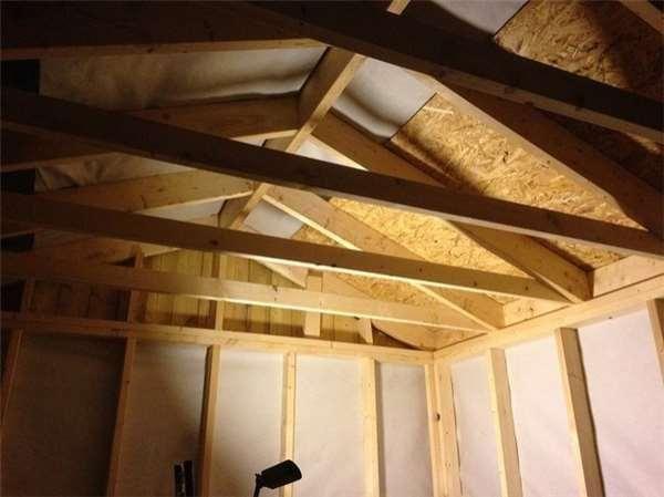 小木屋采用传统的搭建方式,没什么特别稀奇的.