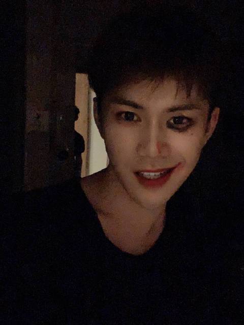 浅猜一下我仿的是谁吧87  #v游无限##仿妆大作战#孙一玮well的微博