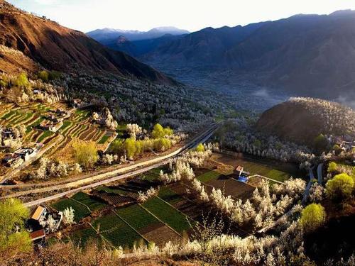 一个位于四川省西南部的一个小县城金川县有着独具韵味的美