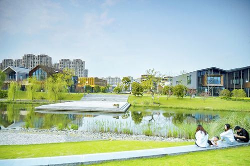 春色满园浙江省杭州市余杭区艺尚小镇东湖公园
