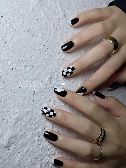 棋盘格 | 黑白美甲_美甲_棋盘格_微同城财税攻略_美甲