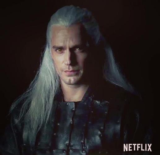 亨利卡维尔主演《巫师》美剧版「利维亚的杰洛特」定装照首度曝光