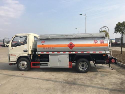 公司供应全新东风多利卡5吨加油车 柴油 小型加油车