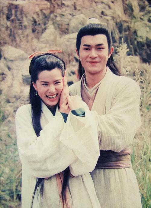 原创95版《神雕侠侣》再聚首,李若彤古天乐亲密同框,勾起一波回忆杀