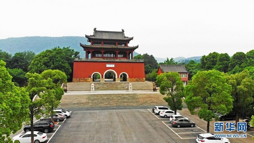 国内国际  玉泉寺位于湖北省当阳市城西南12公里的玉泉风景区玉泉山