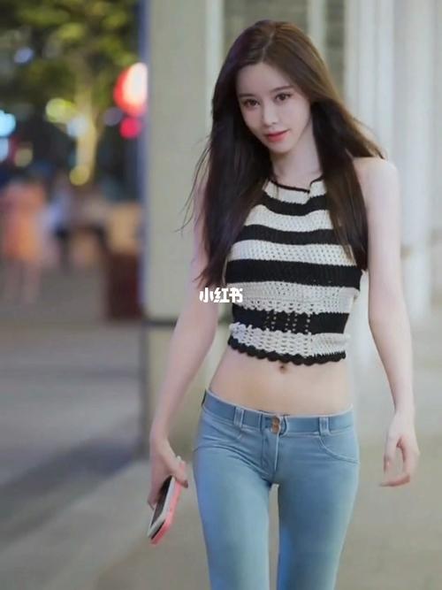 低腰牛仔裤yyds,热门美女小姐姐甜美合集_美女_牛仔裤