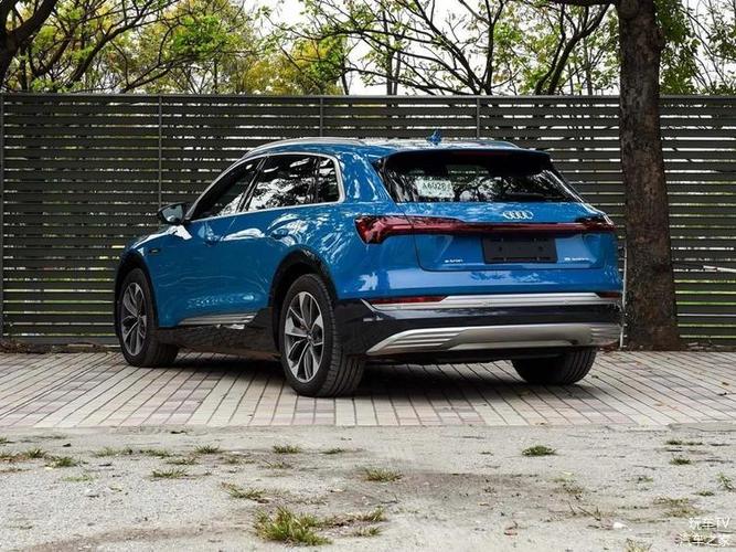 奥迪q6来了!尺寸与q7相当,更精致,更前卫却更便宜?_车