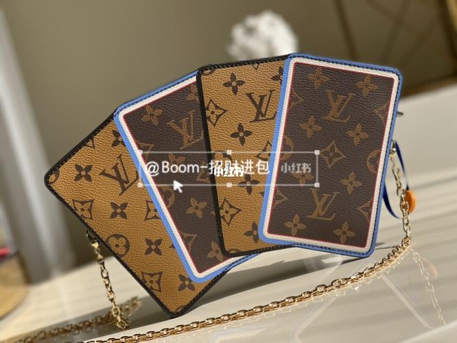 lv game on系列新款扑克牌链条包手拿包_路易威登怎么
