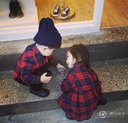 韩国喜感正太妹妹呆萌现身 妹妹不怕哥哥保护你