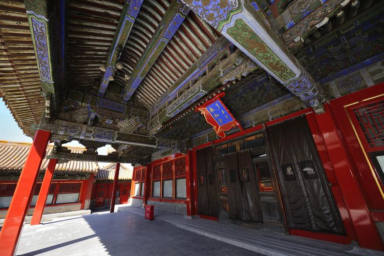 明永乐十八年(1420年)建成,初名永安宫,嘉靖十四年(1535年)更今名.