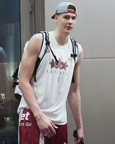 波尔津吉斯发布个人照片:不停地训练