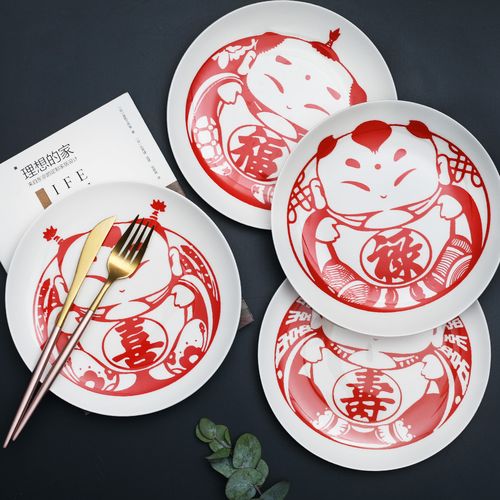 这一组盘子融入了传统剪纸艺术,颜色也是新春专属色,在春节的时候用来
