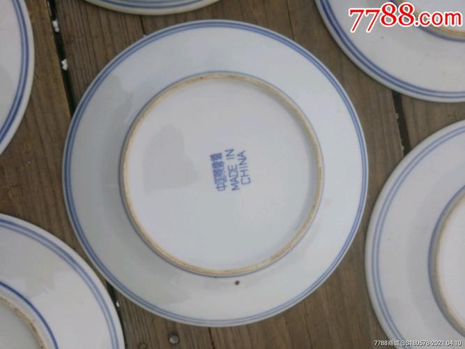 八十年代直径20.5厘米同中国景德镇底款梧桐山水青花8