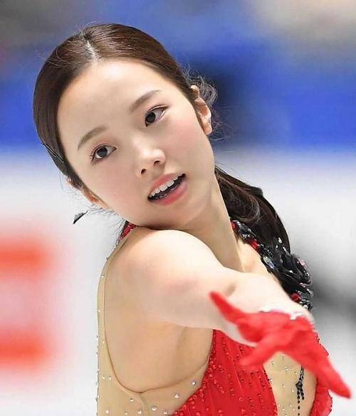 日本花滑选手本田真凛cos蝴蝶忍甜美颜值走红网络