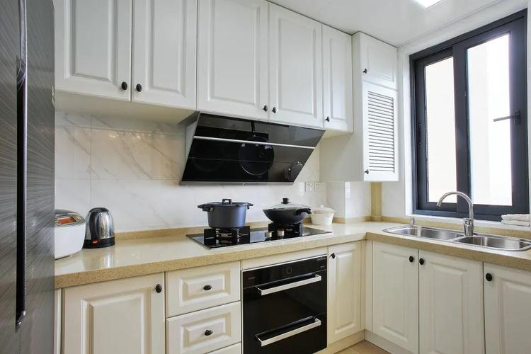 为什么厨房吊柜多数不做到顶?橱柜与天花板之间的缝隙