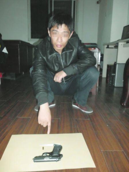 男子替涉黑组织老大藏枪近十年被刑拘(图)