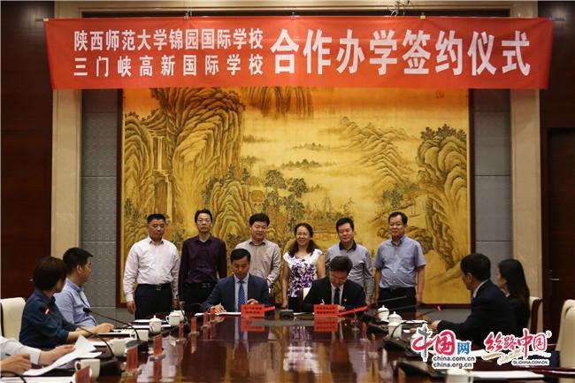 杨祖培一行在刘文祥等人的陪同下,参观了高新区展厅,随后前往三门峡