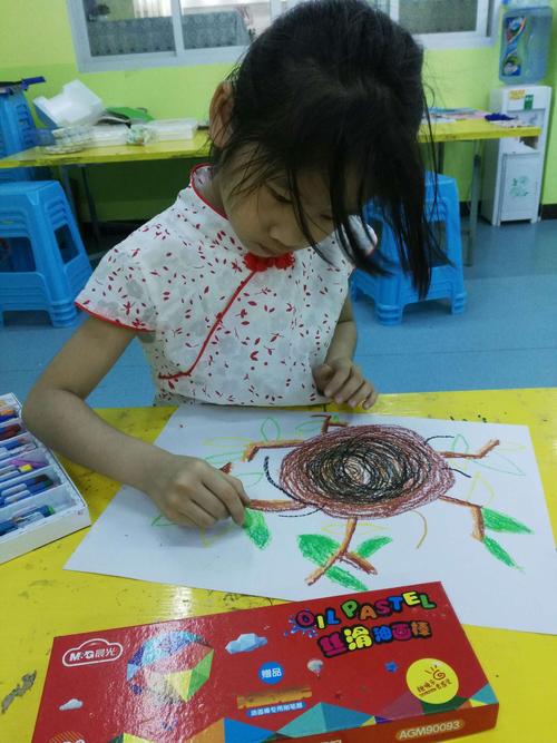 童心教育创意绘画班《鸟巢 》