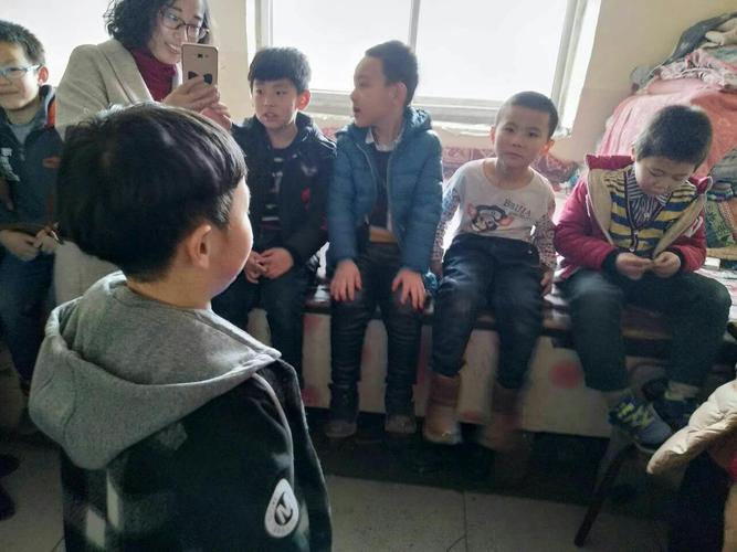 实小一年八班谢瑀等同学资助贫困学生孙浩明.