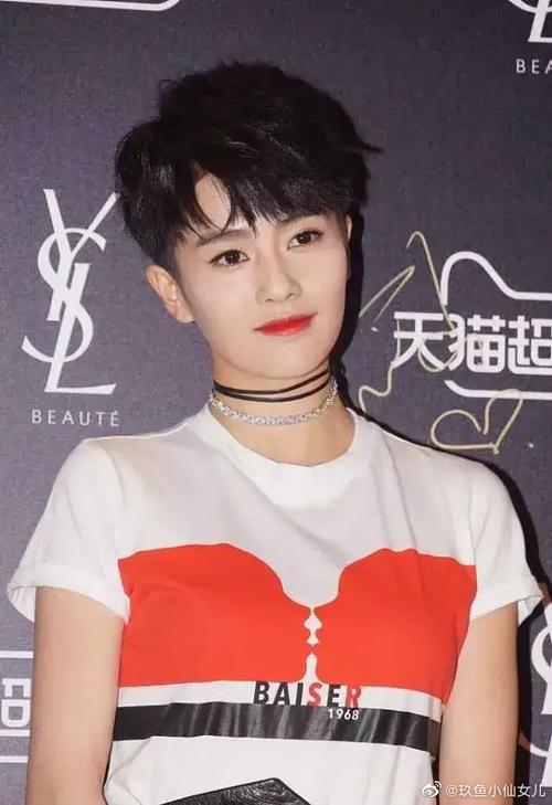 白鹿短发撞脸任嘉伦第一张简直太像了