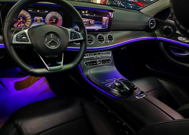 64色,你家口红的色系还不如奔驰e300的氛围灯颜色多