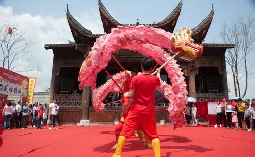 体育 正文  首届民俗文化节暨湖湘风情美食节 4月30日—5月2日 高逼格