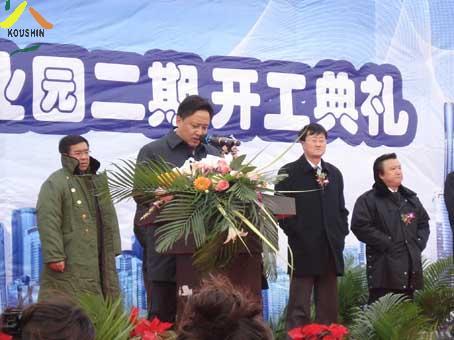 西与湾里街道相连,东与金石滩街道和得胜街道邻接,南与黄海海域小窑湾