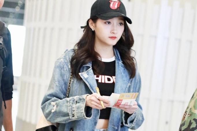 关晓彤终于秀腰,穿牛仔衣气场足,马思纯徐璐撞衫