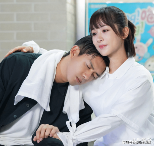 原创"童颜夫妇"售后好甜!李现卡点为杨紫庆生,对方的回应太现实了