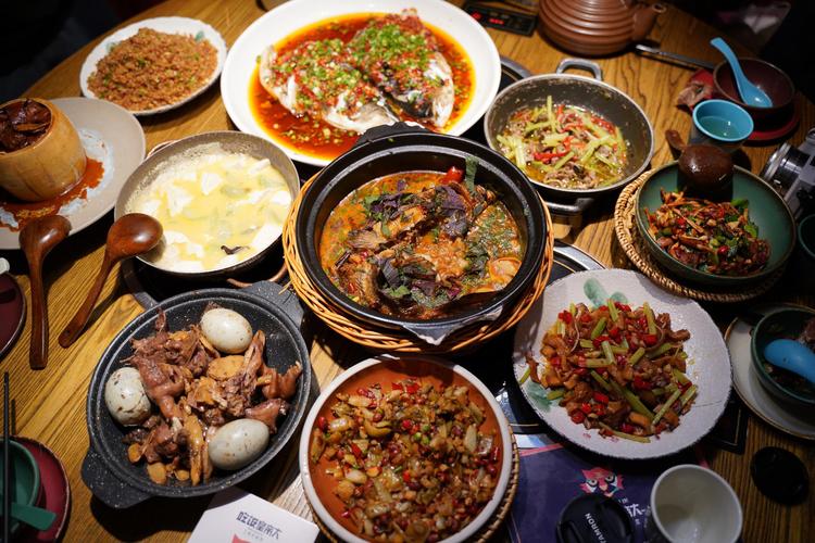 吃饭皇帝大|人均60的一家纯正土家菜,独特手工菜肴