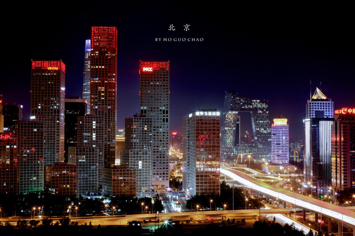 《夜北京》是2008年6月1日由东方出版社出版的一本图书,作者是邰敏.