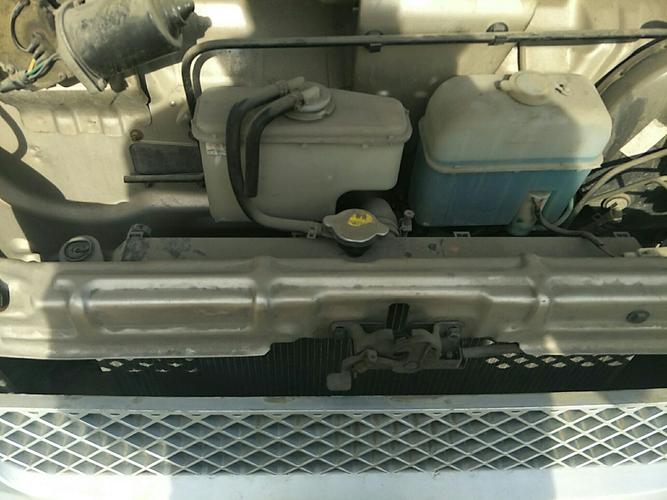 > 五菱荣光 2011  更换 车头轻微的碰撞会导致水箱框架变形,维修或