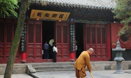 古代初一十五都去寺庙烧香礼佛,有什么注意的?