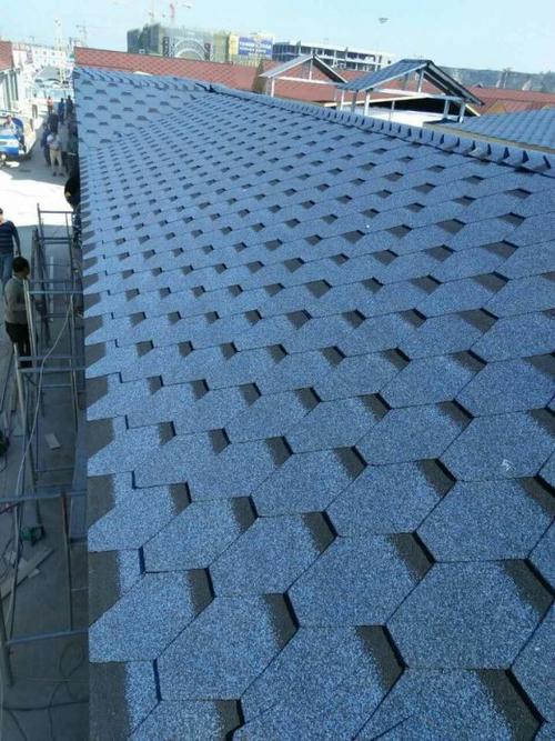 西藏沥青瓦供应几何型玻纤胎沥青瓦 多彩瓦 油毡瓦 西南的生产厂家