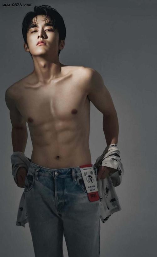 龚俊惊人腹肌照!10位隐藏版的肌肉男神,任嘉伦手臂太惊人