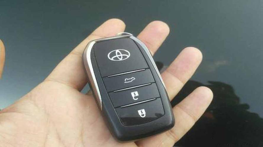 丰田钥匙换电池教程