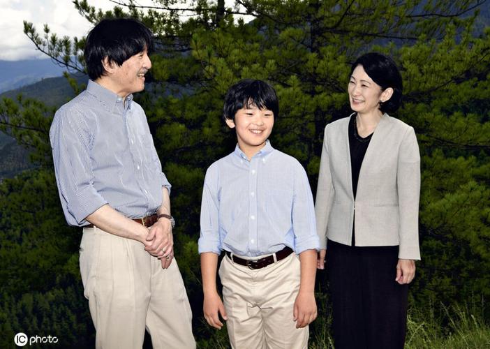 日本悠仁小王子首次出席皇室公务02最美公主姐姐全程陪同