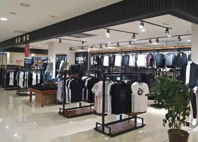 东方购物广场经开区店二楼服装新品上市啦!
