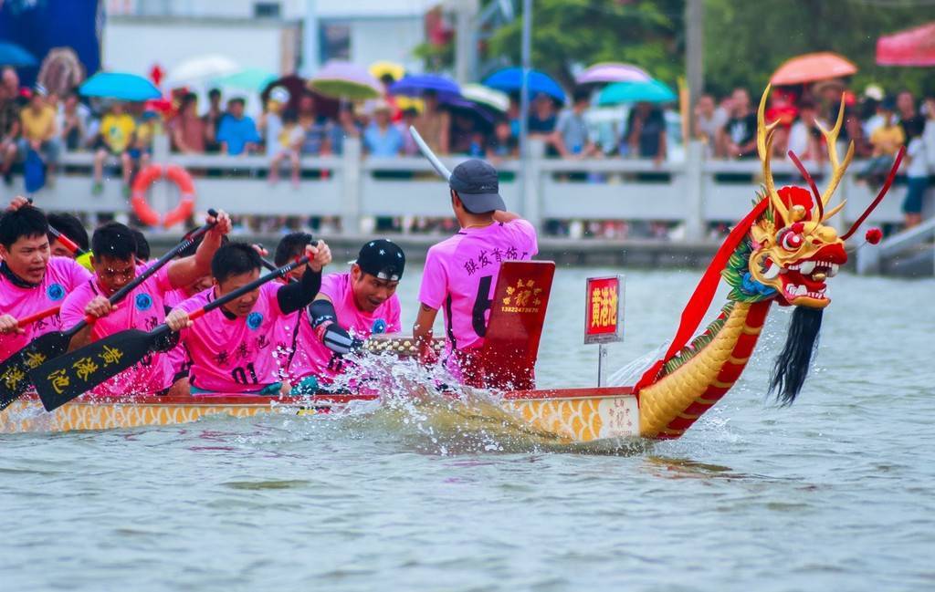广东汕尾海丰举办端午赛龙舟活动